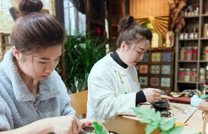 母女连“香”,两代人的手作时光,把爱揉进香气里