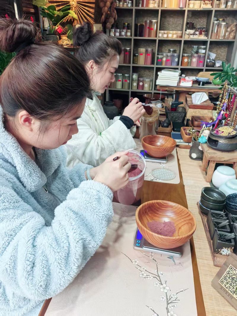 母女连“香”,两代人的手作时光,把爱揉进香气里