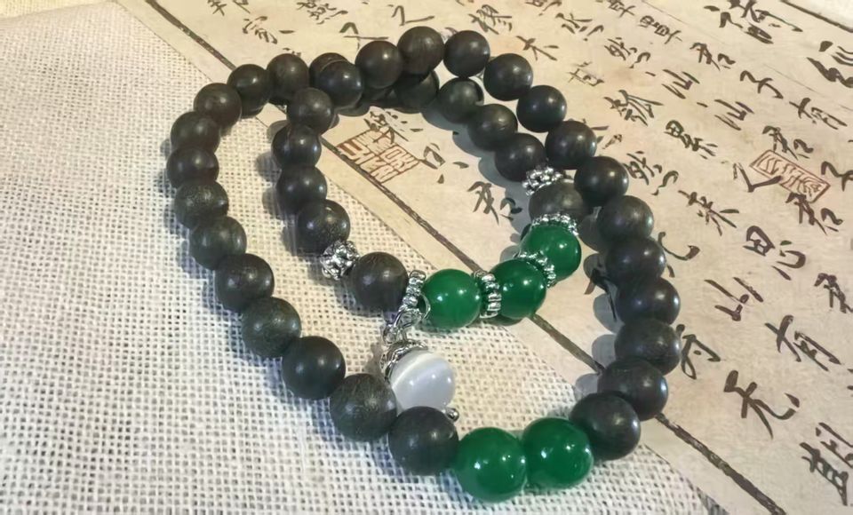 龙井绿茶间绿水晶长手链