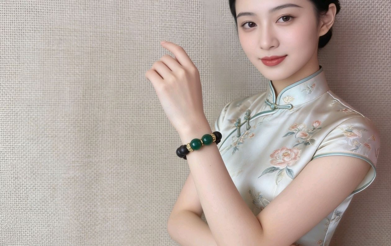 银豪玄镜圆珠衬绿翡翠手链